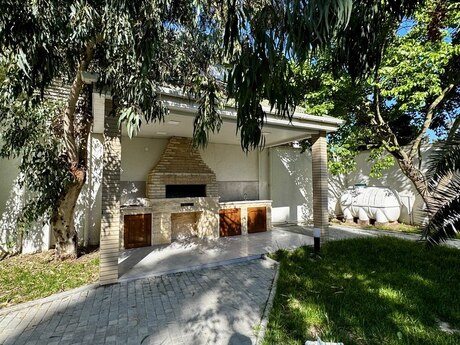 6 otaqlı həyət evi/bağ evi - Şüvəlan q. - 270 m²
