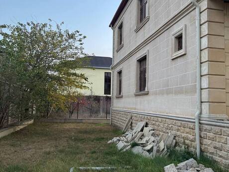 8 otaqlı həyət evi/bağ evi - Buzovna q. - 220 m²