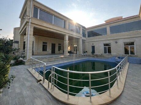 7 otaqlı həyət evi/bağ evi - Novxanı q. - 600 m²