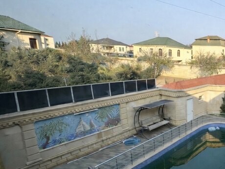 7 otaqlı həyət evi/bağ evi - Novxanı q. - 600 m²