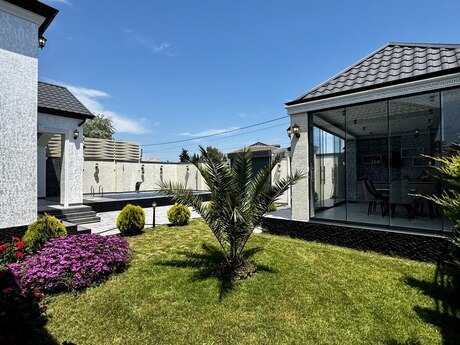 4 otaqlı həyət evi/bağ evi - Mərdəkan q. - 200 m²