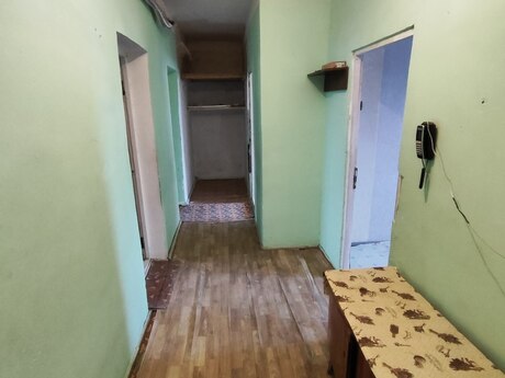 4 otaqlı köhnə tikili - Lökbatan q. - 81 m²