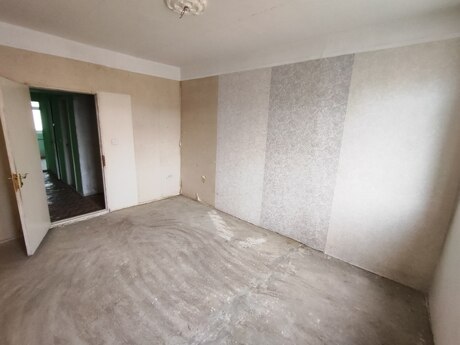 4 otaqlı köhnə tikili - Lökbatan q. - 81 m²