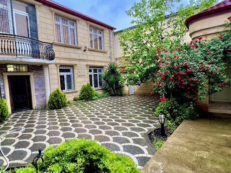 6 otaqlı həyət evi/bağ evi - Nəsimi m. - 370 m²
