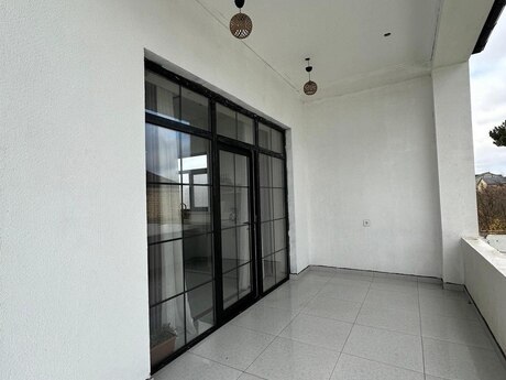4 otaqlı həyət evi/bağ evi - Novxanı q. - 280 m²