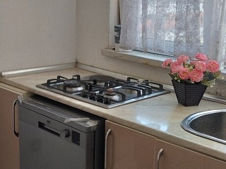 3 otaqlı köhnə tikili - Dərnəgül m. - 65 m²