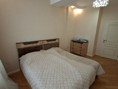 4 otaqlı yeni tikili - Elmlər Akademiyası m. - 110 m²