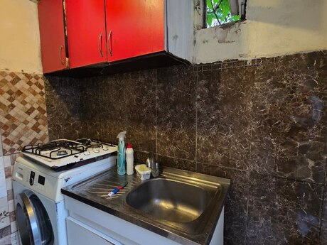 1 otaqlı köhnə tikili - Elmlər Akademiyası m. - 35 m²