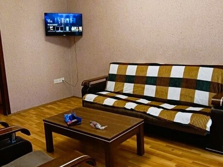 3 otaqlı köhnə tikili - 20 Yanvar m. - 70 m²