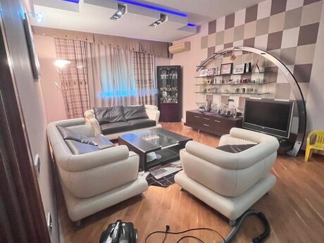 5 otaqlı yeni tikili - İnşaatçılar m. - 250 m²