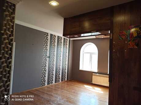 8 otaqlı həyət evi/bağ evi - Qaraçuxur q. - 300 m²