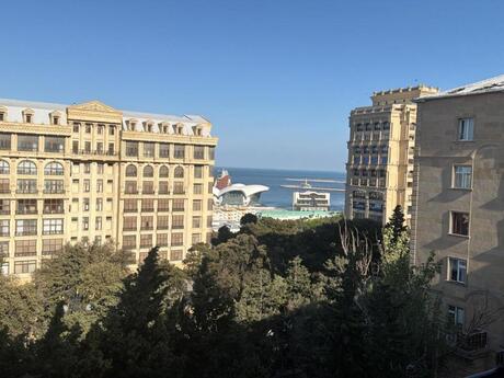 4 otaqlı köhnə tikili - İçəri Şəhər m. - 140 m²