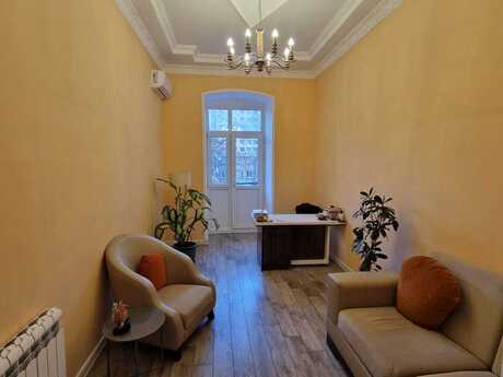4 otaqlı köhnə tikili - Nizami m. - 110 m²
