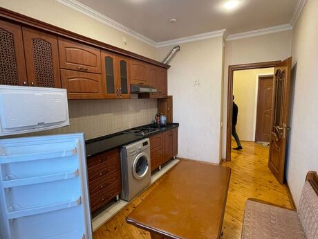 2 otaqlı köhnə tikili - 8 Noyabr m. - 80 m²