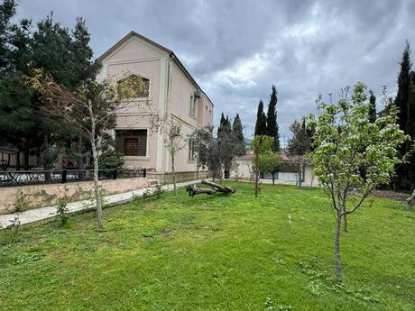 8 otaqlı həyət evi/bağ evi - Buzovna q. - 450 m²
