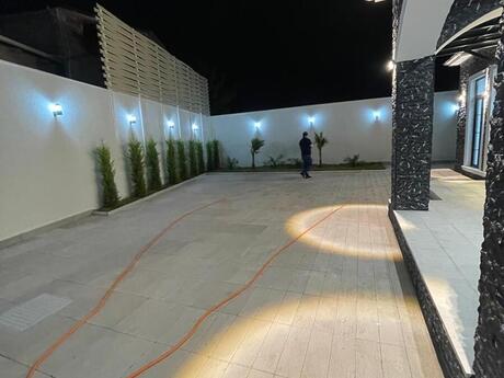 4 otaqlı həyət evi/bağ evi - Suraxanı q. - 135 m²