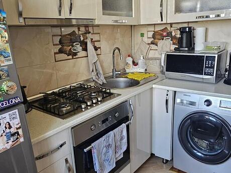2 otaqlı köhnə tikili - 8 Noyabr m. - 56 m²