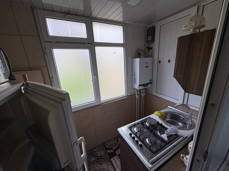 2 otaqlı köhnə tikili - Elmlər Akademiyası m. - 40 m²