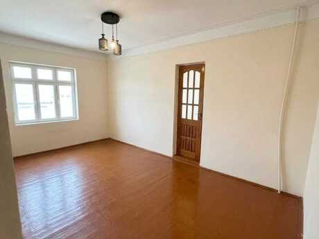 2 otaqlı köhnə tikili - Azadlıq Prospekti m. - 65 m²