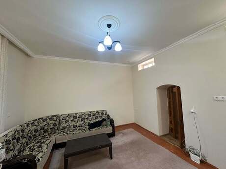 2 otaqlı köhnə tikili - 28 May m. - 70 m²