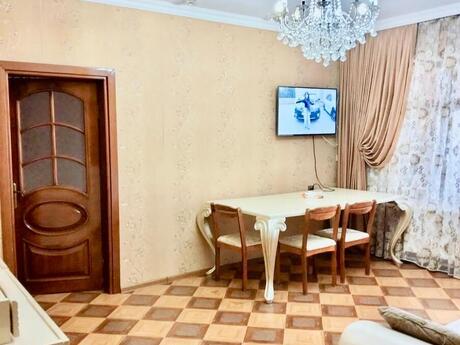 4 otaqlı köhnə tikili - 8-ci kilometr q. - 100 m²