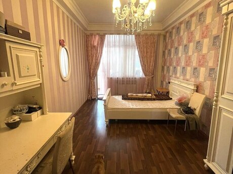 4 otaqlı yeni tikili - Şah İsmayıl Xətai m. - 185 m²