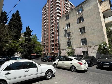 2 otaqlı köhnə tikili - Elmlər Akademiyası m. - 55 m²