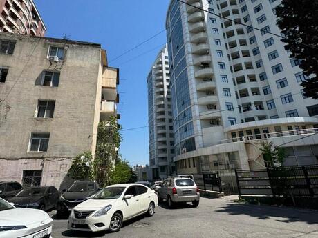 2 otaqlı köhnə tikili - Elmlər Akademiyası m. - 55 m²