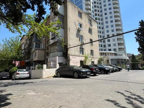 2 otaqlı köhnə tikili - Elmlər Akademiyası m. - 55 m²