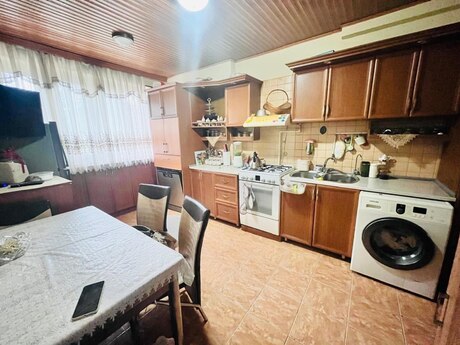 3 otaqlı köhnə tikili - 8 Noyabr m. - 85 m²