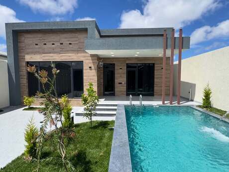 4 otaqlı həyət evi/bağ evi - Şüvəlan q. - 150 m²