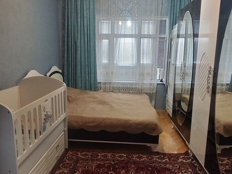 5 otaqlı köhnə tikili - Azadlıq Prospekti m. - 122 m²