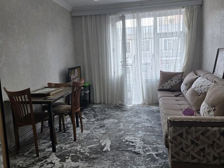 2 otaqlı köhnə tikili - 28 May m. - 50 m²