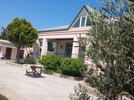5 otaqlı həyət evi/bağ evi - Qala q. - 207 m²