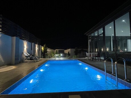 4 otaqlı həyət evi/bağ evi - Buzovna q. - 200 m²