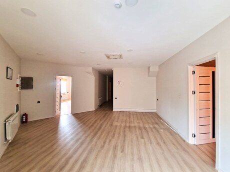 9 otaqlı ofis - İnşaatçılar m. - 480 m²