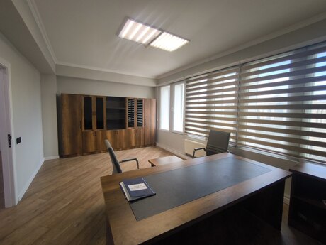 9 otaqlı ofis - Azadlıq Prospekti m. - 300 m²