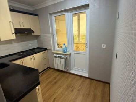 2 otaqlı köhnə tikili - Yeni Günəşli q. - 65 m²