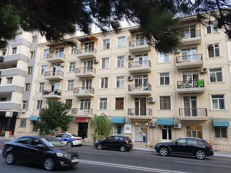 3 otaqlı köhnə tikili - 28 May m. - 64 m²