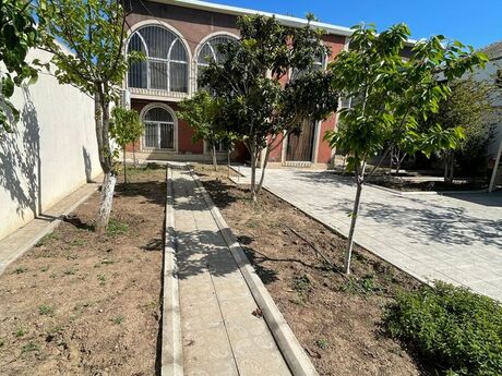 4 otaqlı həyət evi/bağ evi - Novxanı q. - 250 m²