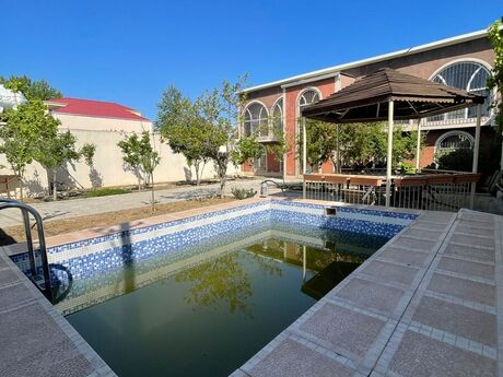 4 otaqlı həyət evi/bağ evi - Novxanı q. - 250 m²