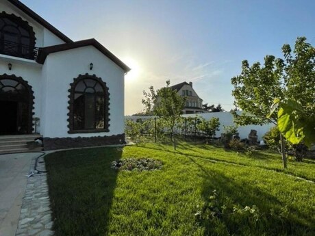 5 otaqlı həyət evi/bağ evi - Mərdəkan q. - 250 m²
