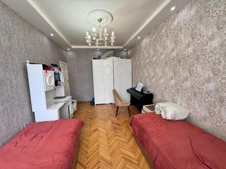 3 otaqlı köhnə tikili - Azadlıq Prospekti m. - 75 m²