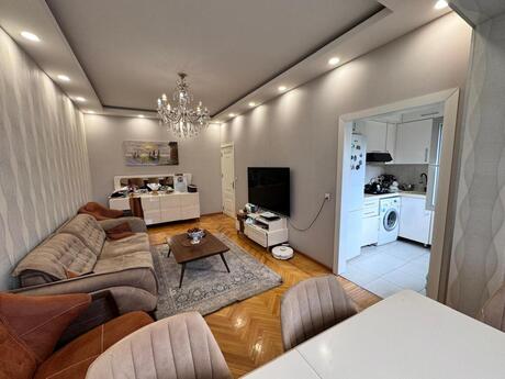3 otaqlı köhnə tikili - Azadlıq Prospekti m. - 75 m²