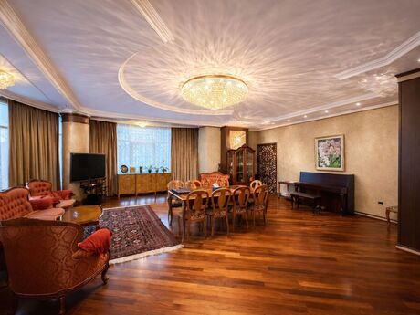 4 otaqlı yeni tikili - 28 May m. - 220 m²