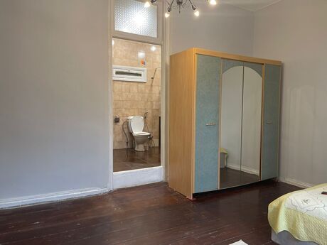 2 otaqlı köhnə tikili - 28 May m. - 65 m²