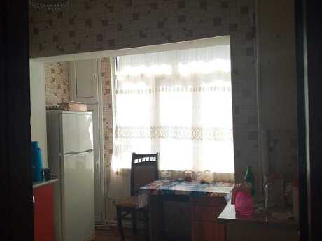 3 otaqlı köhnə tikili - Yeni Günəşli q. - 90 m²