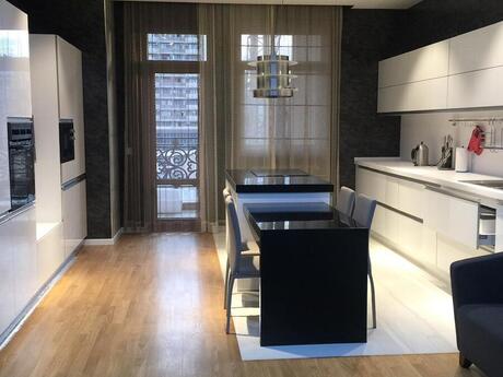 4 otaqlı yeni tikili - Nizami m. - 205 m²