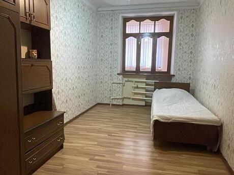 3 otaqlı köhnə tikili - Elmlər Akademiyası m. - 90 m²