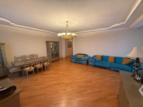 4 otaqlı yeni tikili - Nəsimi r. - 175 m²